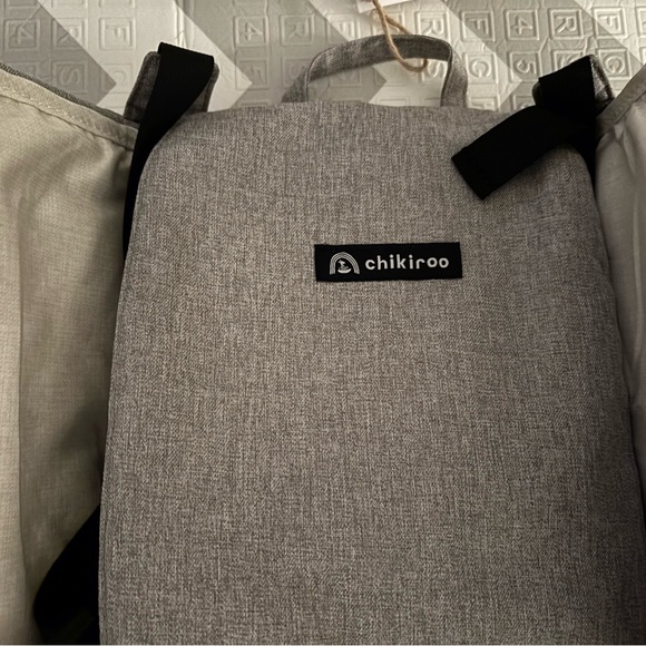 Chikiroobaby Wearable Baby Changing Station - Picture 3 of 6